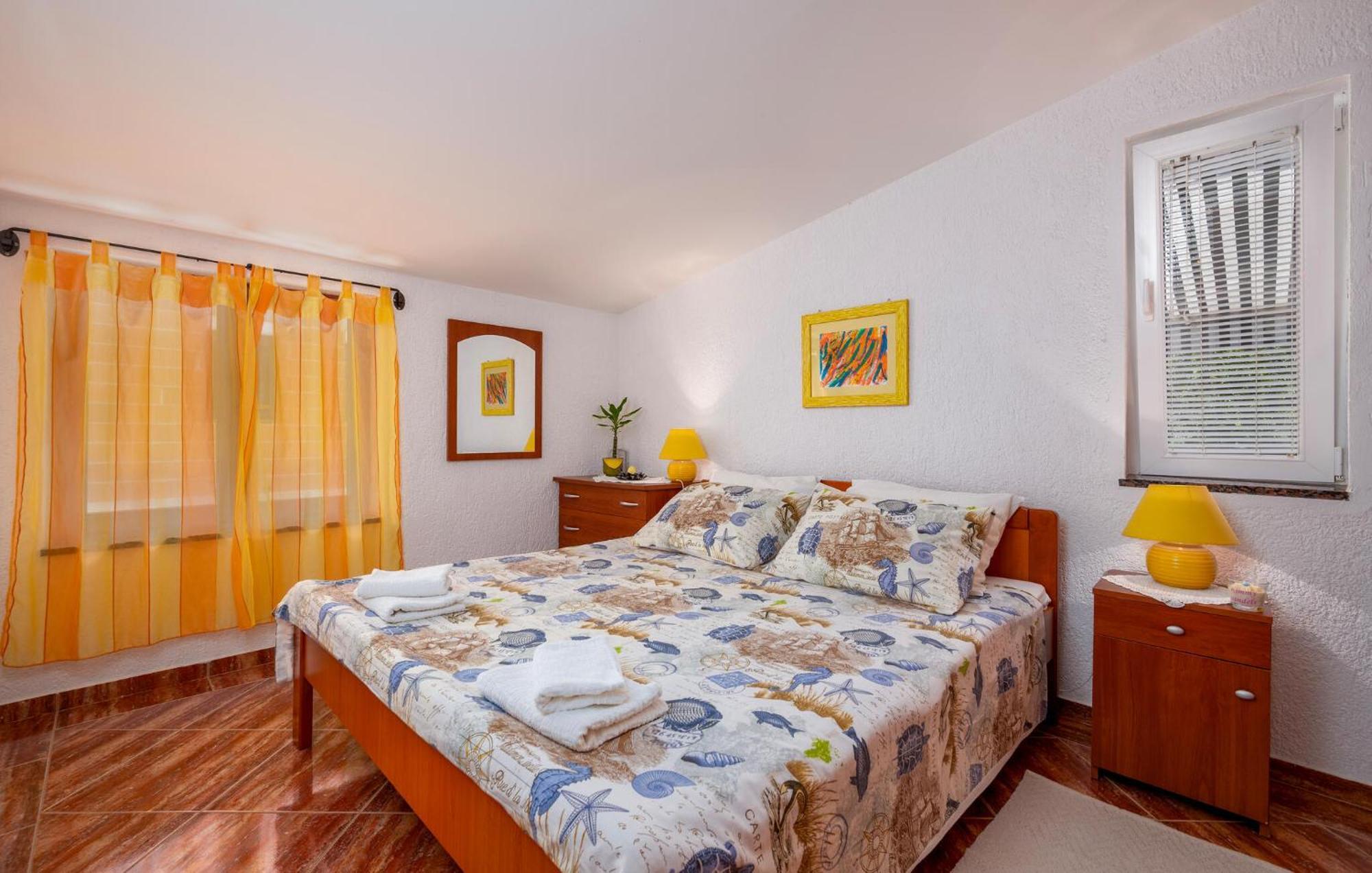 1 Bedroom Beautiful Apartment In Betiga Barbariga Buitenkant foto