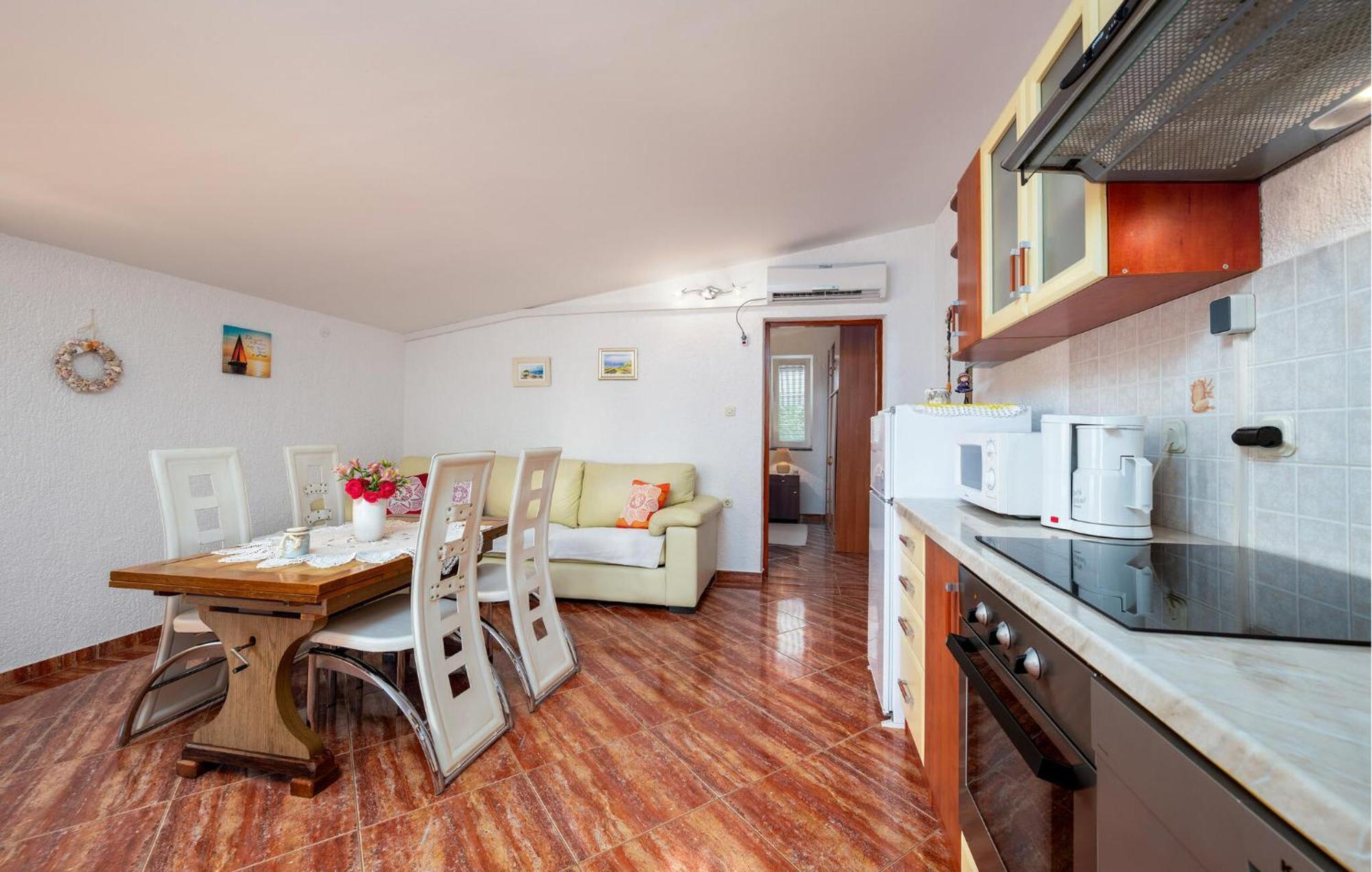 1 Bedroom Beautiful Apartment In Betiga Barbariga Buitenkant foto
